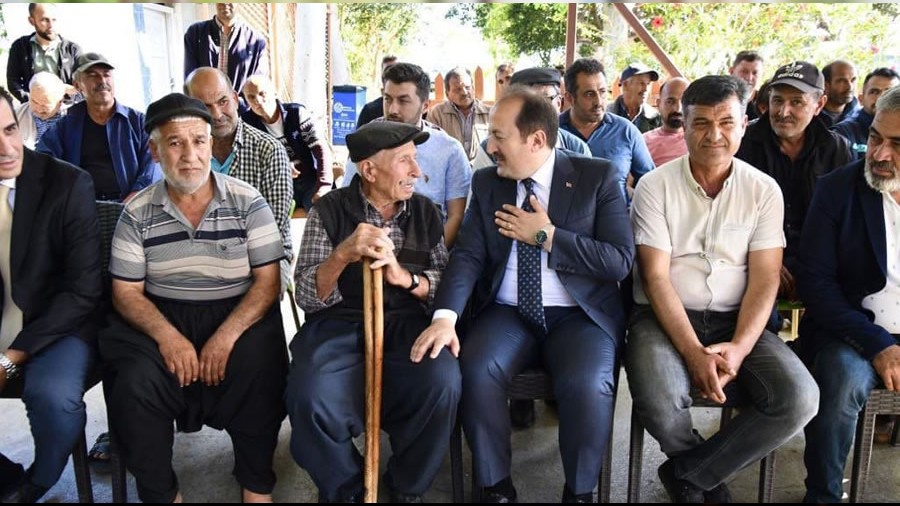 Mersin Valisi ziyaretlerine siyasileri dhil etmemesi ve ziyattede bulunmamas dikkatlerden kamad