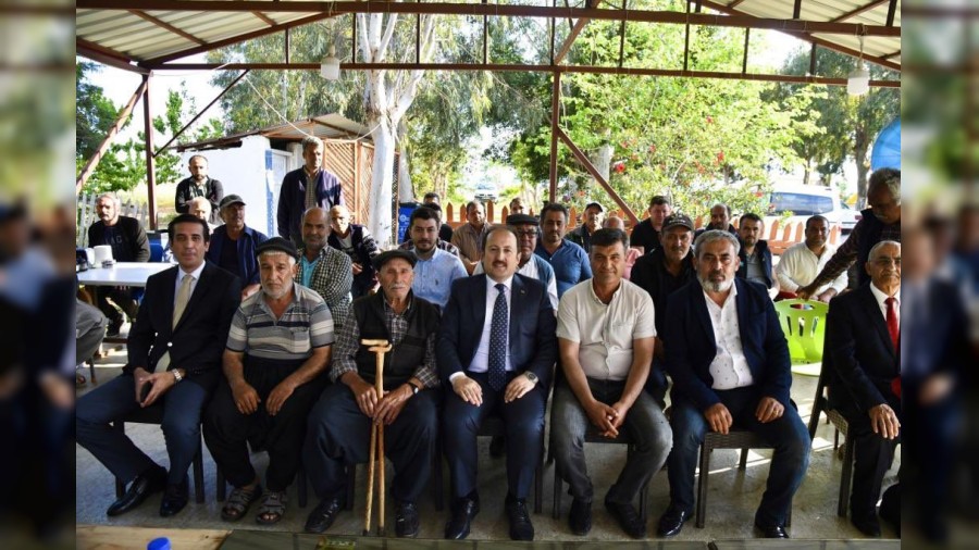 Mersin Valisi ziyaretlerine siyasileri dhil etmemesi ve ziyattede bulunmamas dikkatlerden kamad