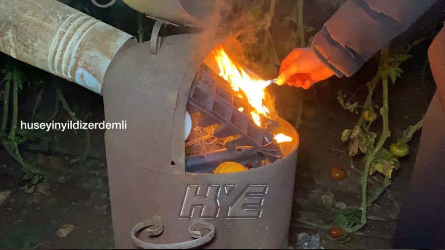 Yediğiniz Domatesler Kolay Yetişmiyor: Çiftçi Sabaha Kadar Don Nöbetinde