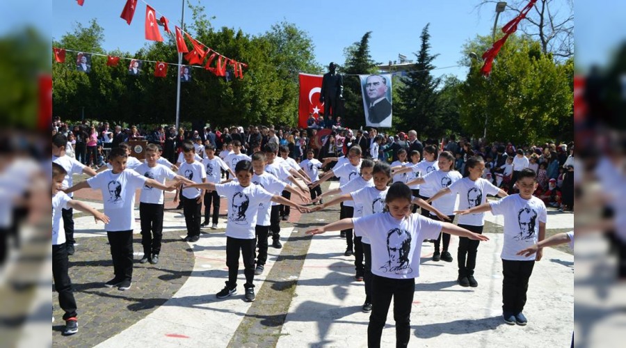 23 Nisan Ulusal Egemenlik ve ocuk Bayram Cokuyla Kutland