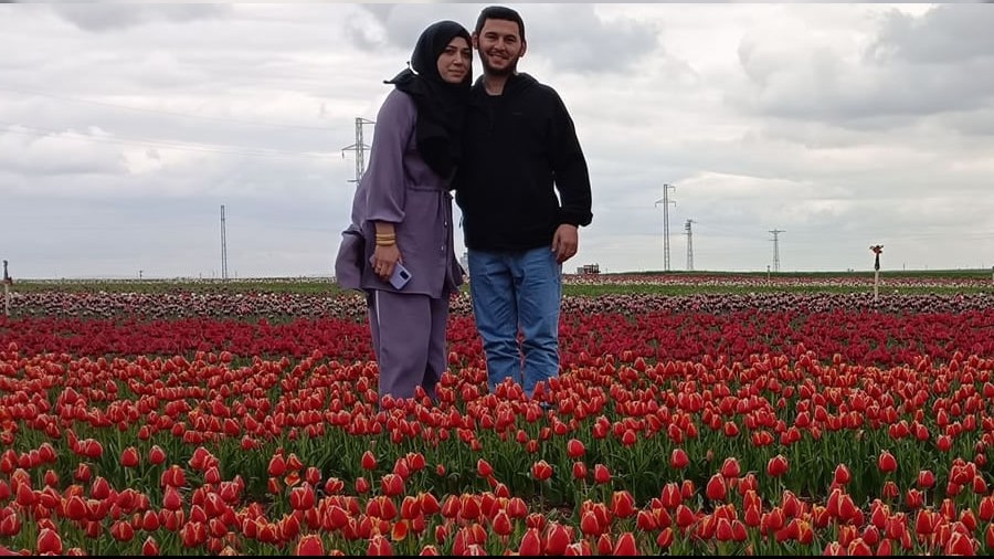 Hayatlarnn Lalezar gibi olmasn dileyen ift dnlerine davet ettiler