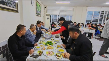 Kaymakam Kuran Kursu rencileriyle iftarda bulutu