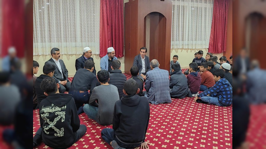 Kaymakam Kuran Kursu rencileriyle iftarda bulutu