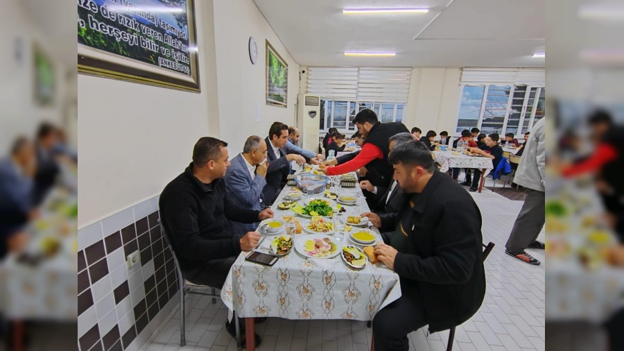 Kaymakam Kuran Kursu rencileriyle iftarda bulutu