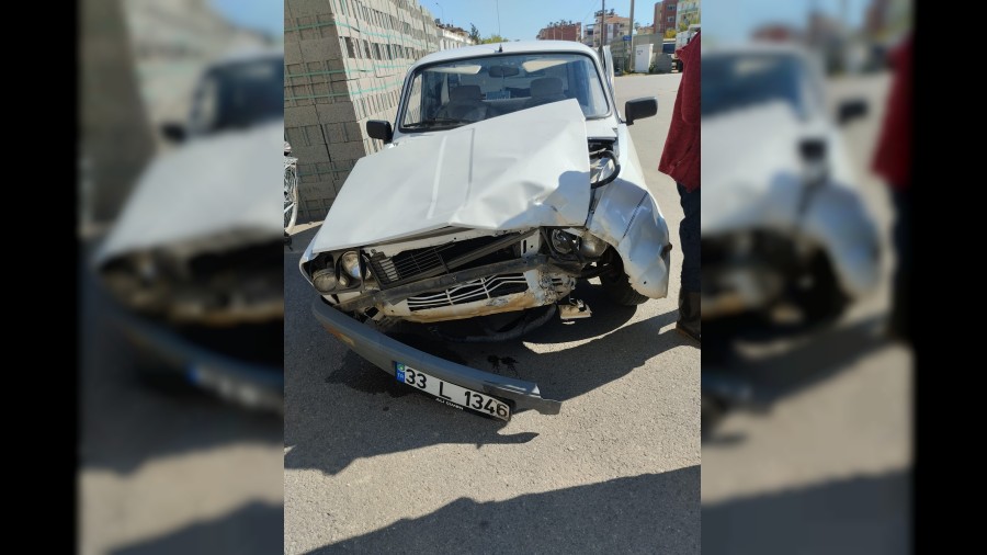 Trafik Kazası,İki araç çarpıştı