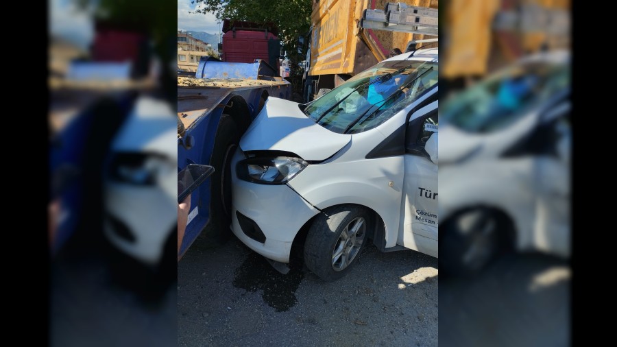 Trafik Kazası,İki araç çarpıştı