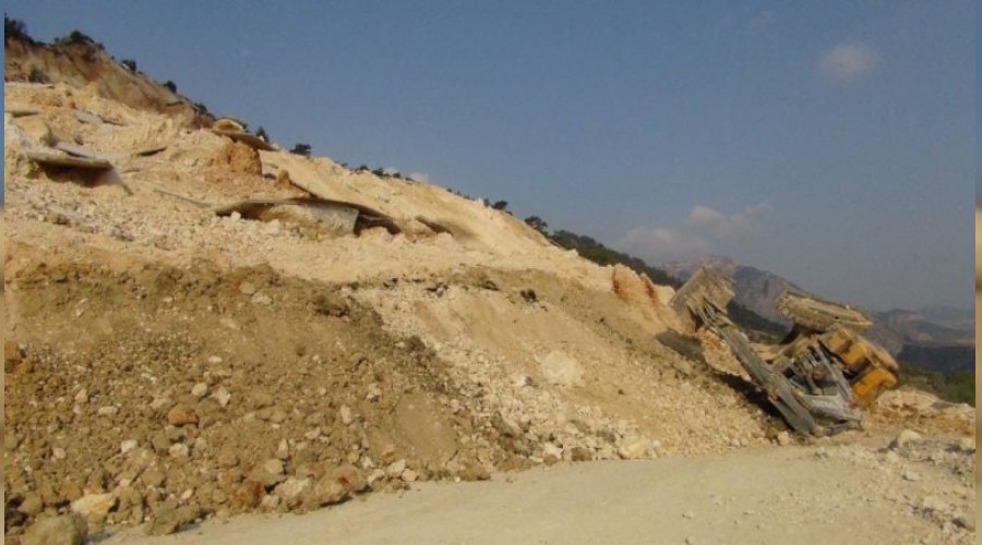 Silifkede heyelan, i makineleri toprak altnda kald