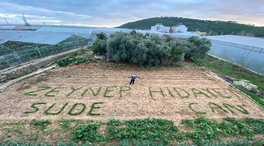 Çimle öle bir şey yaptı ki gündeme oturdu