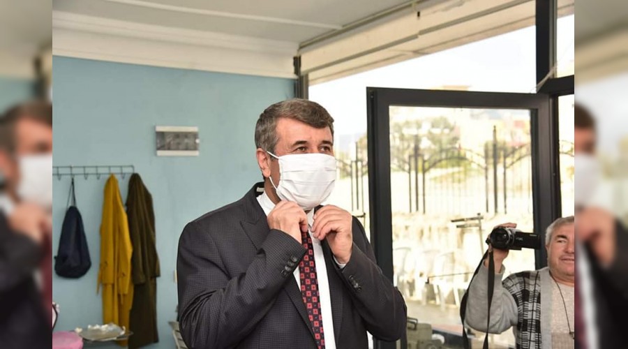 Anamur Belediyesi halka ücretsiz maske üretti,dağıtıyor