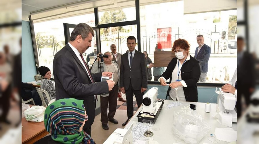 Anamur Belediyesi halka ücretsiz maske üretti,dağıtıyor