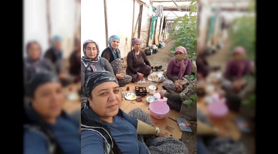 Çiftçi kadınların kahvaltı selfiesi ilgi çekti